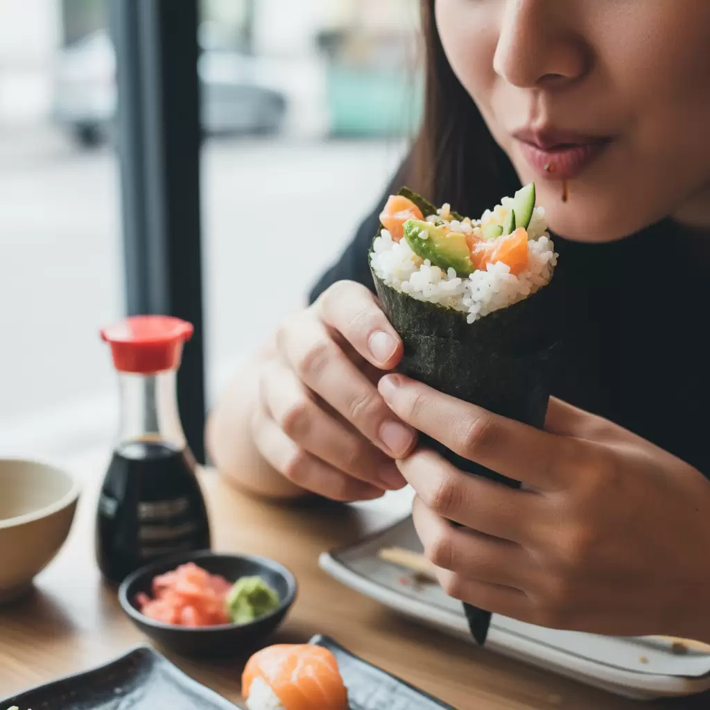 Lựa Chọn Hoàn Hảo: 28. Lựa chọn Sushi Temaki (Hand Roll) hay Nigiri (Finger Sushi)?